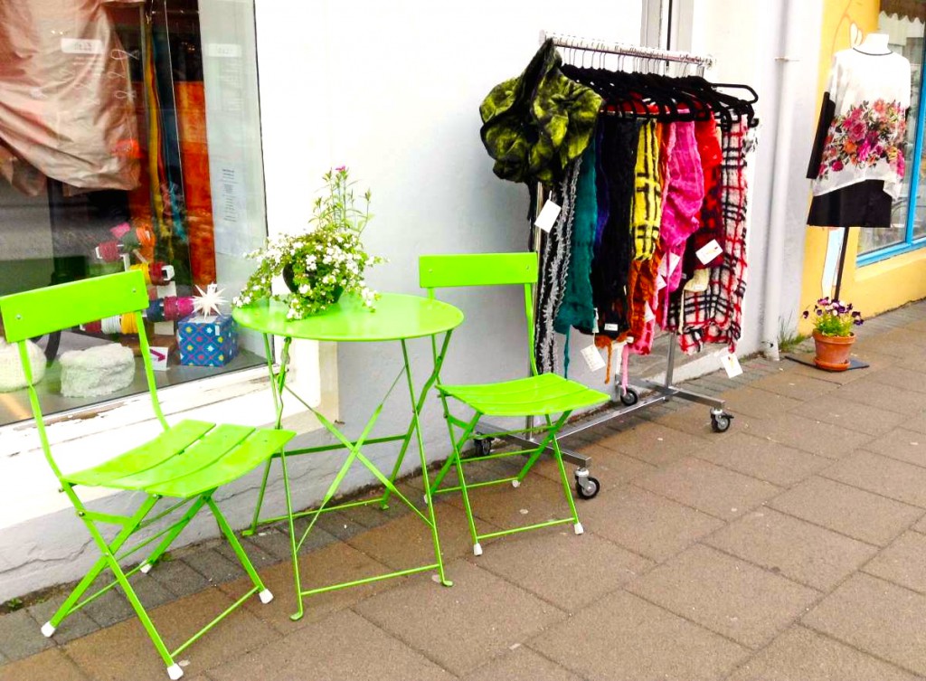 Tisch und Stuhl