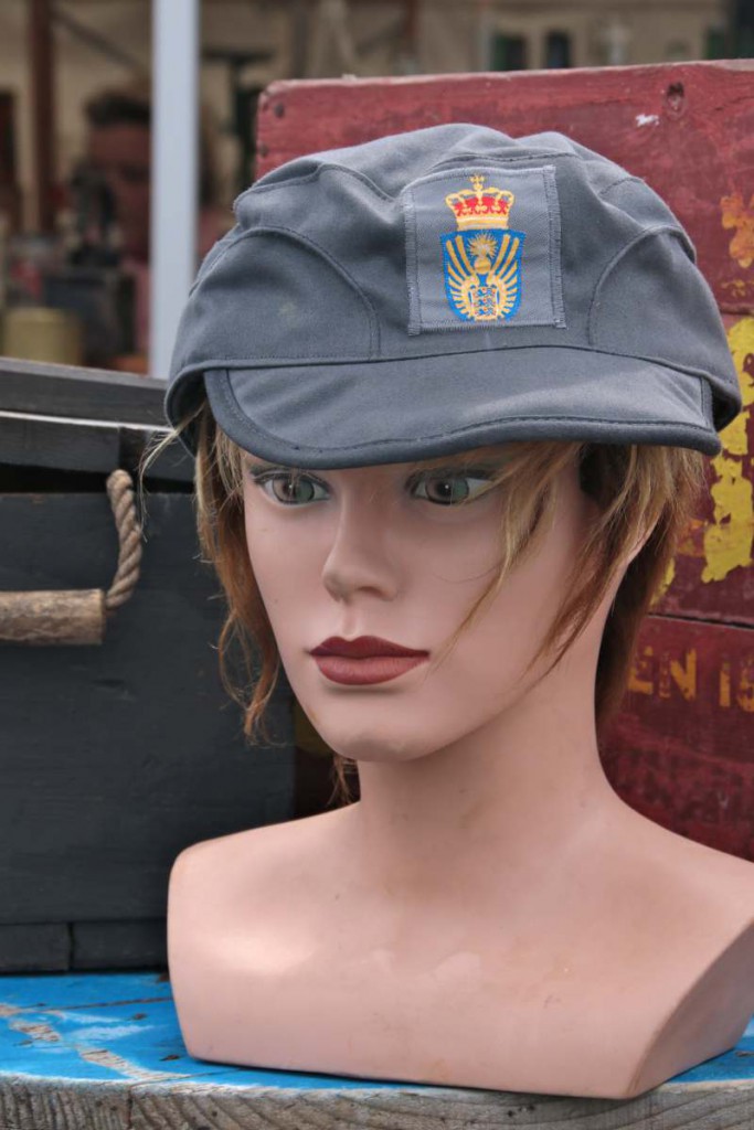 Büste mit Uniformkappe