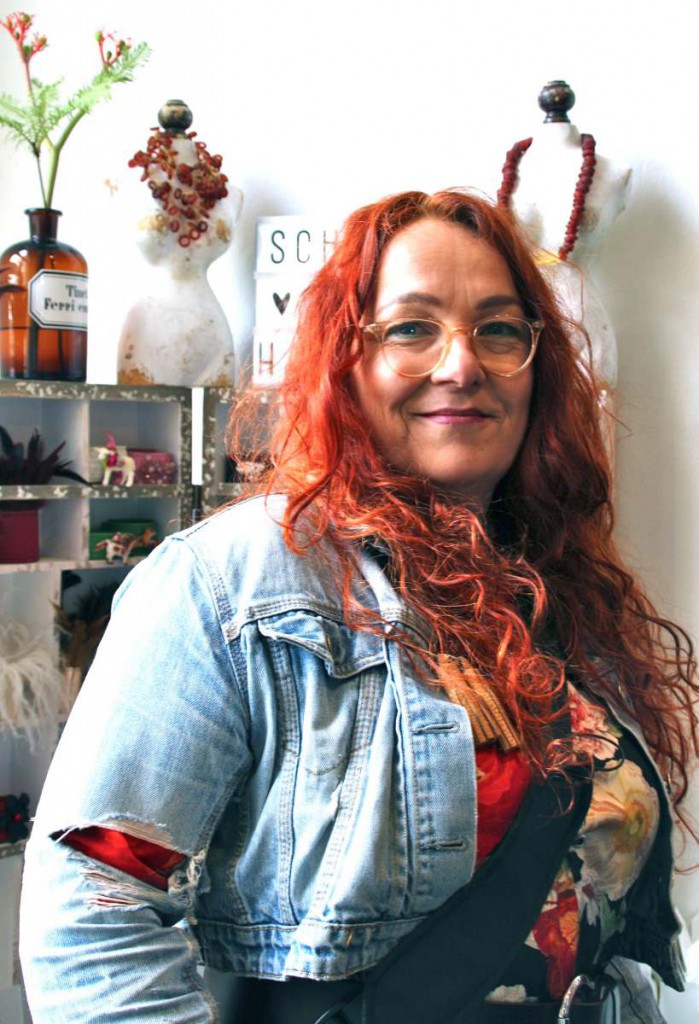 Frau in Rot